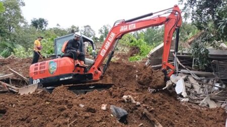Pencarian Korban Longsor Wonosalam Jombang Masuki Hari Kedua, BPBD Tambah Alat Berat Foto BeritaJatim.com