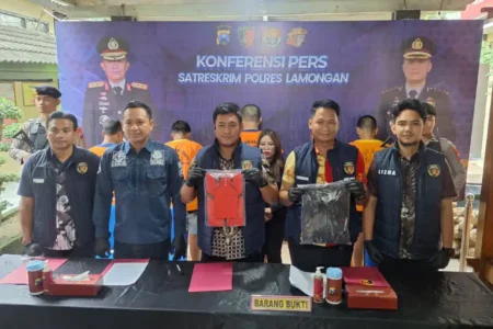 Satreskrim Polres Lamongan Tangkap Lima Tersangka Kasus Pencurian Motor Foto BeritaJatim.com