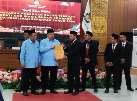 Sah! KPU Jombang Tetapkan Warsubi-Salman Sebagai Bupati-Wabup Terpilih Foto BeritaJatim.com