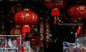 Mengapa Imlek Identik dengan Warna Merah? Berikut Makna, Legenda, dan Filosofinya Foto BeritaJatim.com