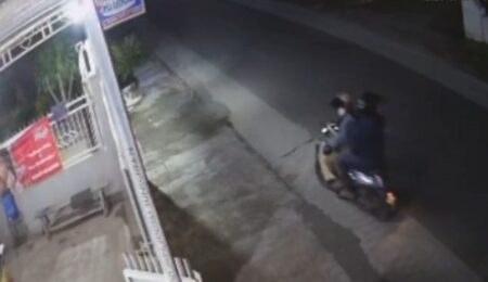 Pencurian Motor di Kesamben Jombang Terekam CCTV, Pelaku Masih Diburu Foto BeritaJatim.com