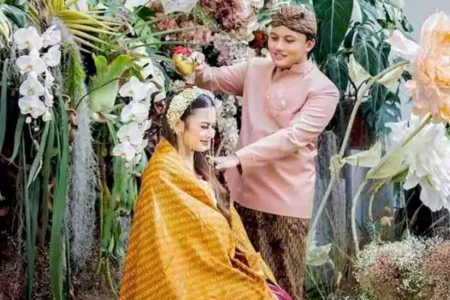 Rizky Febian dan Mahalani Rayakan 7 Bulan Kehamilan, Ini Rangkaian Tradisi Mitoni Foto BeritaJatim.com