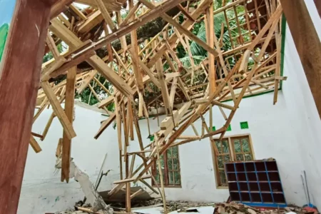 9 Desa dan 1 Kelurahan di Blitar Porak Poranda Disapu Angin Kencang Foto BeritaJatim.com