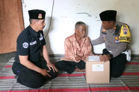 Polres Mojokerto Kota Santuni Keluarga Korban Pesta Maut Miras Oplosan Foto BeritaJatim.com