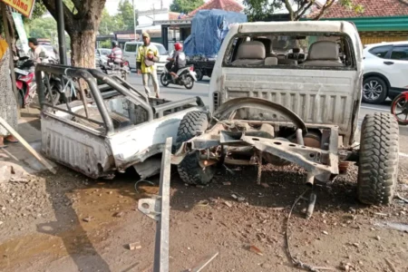 Kecelakaan Beruntun di Tarokan Kediri, 1 Meninggal, Kendaraan Remuk Foto BeritaJatim.com