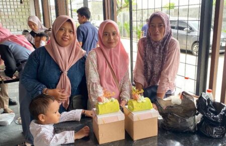 PWI Tuban Gelar Pelatihan Membuat Kue untuk Istri Wartawan Foto BeritaJatim.com