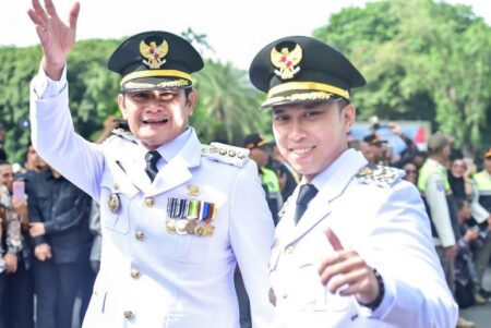 Dilantik Menjadi Bupati Lamongan, Berikut Komitmen Yuhronur Foto BeritaJatim.com