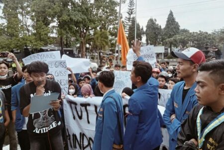 PMII Bondowoso Demo, Tuntut Pembatalan Efisiensi Anggaran Pendidikan Foto BeritaJatim.com