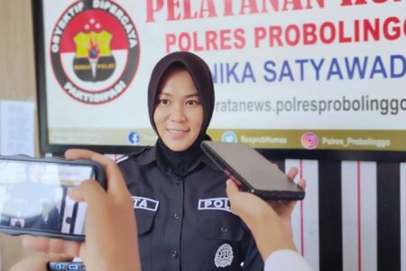 Warga Bulujaran Probolinggo Ngamuk Kepung Pelaku Penggelapan Motor Foto BeritaJatim.com