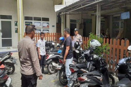 Maling Gasak Motor di Parkiran Puskesmas Ngempit Pasuruan, Terekam CCTV Foto BeritaJatim.com