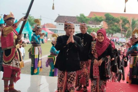 Kirab Pataka Meriahkan Hari Jadi Kota Pasuruan ke-339, Mas Adi Ajak Warga Bangun Kota yang Lebih Baik Foto BeritaJatim.com