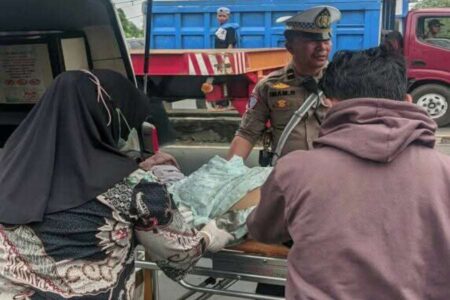 Kecelakaan Maut Bangil Pasuruan: Pengendara Motor Tabrak Truk Tronton Foto BeritaJatim.com