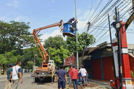 PJU Roboh di Magetan Akibat Puting Beliung, Dishub Klaim Kedalaman Lubang Tiang Sudah Sesuai Foto BeritaJatim.com