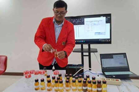 Mahasiswa Untag Surabaya Kembangkan Alat Deteksi Kualitas Minyak Goreng Sawit Berbasis Fuzzy Foto BeritaJatim.com