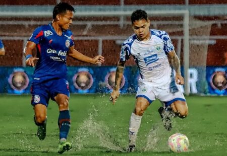 #ZEGOMESOUT Menggema! Netizen Geram dengan Performa Buruk Arema FC Foto BeritaJatim.com