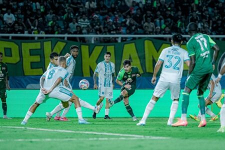 Preview: Persebaya Incar Poin Penuh Lawan PSBS Biak yang Lapar Kemenangan Foto BeritaJatim.com