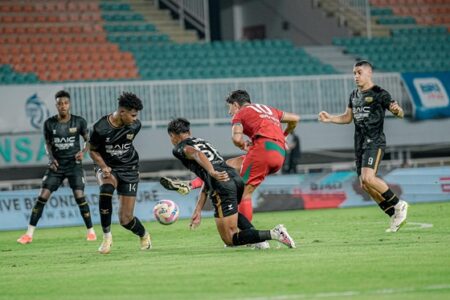 Persebaya Kalah Lagi, Suporter: Munster Out! Gak Ono Kualitase Blas Foto BeritaJatim.com