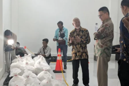 Kunjungi Produsen Garam Farmasi di Lamongan, BPOM Tegaskan Komitmen Kurangi Impor Foto BeritaJatim.com