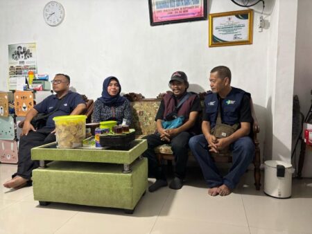 Jurnalis Pacitan Sambangi Keluarga Wartawan yang Telah Tiada Foto BeritaJatim.com