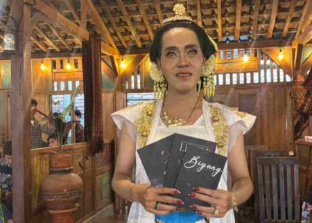 Nyai Roro Dadak Purwo, Penari Spiritual Asal Malang Lahirkan Empat Buku Foto BeritaJatim.com