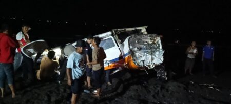 Proses Evakuasi Pesawat Latih Sempat Terkendala Timbunan Pasir Laut Foto BeritaJatim.com