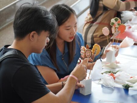 Workshop Flower Cookies Decoration: Cara Unik Rayakan Valentine di PCU Foto BeritaJatim.com