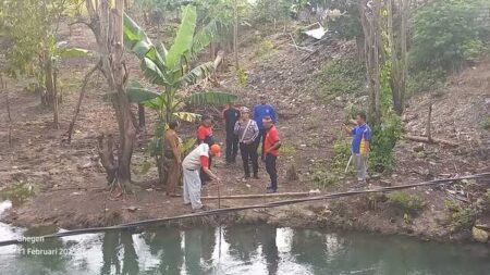 Heboh Teror Buaya di Sungai Tangkel Bangkalan Resahkan Warga, Beranak Pinak? Foto BeritaJatim.com