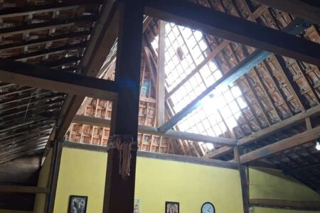 Angin Puting Beliung Terjang Ngawi, Sejumlah Rumah Warga Rusak Foto BeritaJatim.com