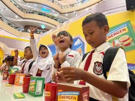 Energen Bagikan Ribuan Porsi Gratis di Enerland Surabaya Foto BeritaJatim.com
