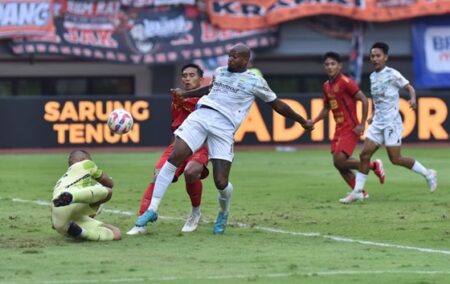 Persib Tahan Persija, Persebaya Ketiban Untung, Posisi Klasemen Naik Peringkat 2 Foto BeritaJatim.com