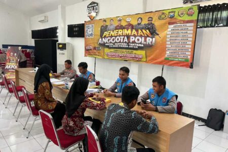 Santri dan Hafiz Al-Qur’an Dapat Kuota Prioritas dalam Rekrutmen Polri 2025 Foto BeritaJatim.com