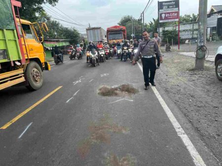 Jalan Raya Cerme Gresik Kembali Renggut Nyawa, Pelajar Jadi Korban Foto BeritaJatim.com