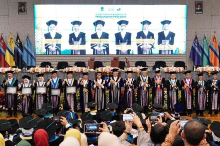 ITS Surabaya Kukuhkan 6 Profesor Baru, Dorong Inovasi dan Riset Unggulan Foto BeritaJatim.com