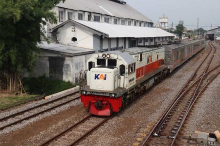 KAI Daop 7 Operasikan 242 Perjalanan KA di Masa Angkutan Lebaran 2025 Foto BeritaJatim.com