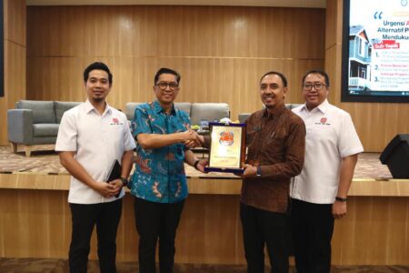 REI Jatim Gandeng BANI dan FH Unair, Permudah Sengketa Hukum Demi Sukseskan Program 3 Juta Rumah Foto BeritaJatim.com