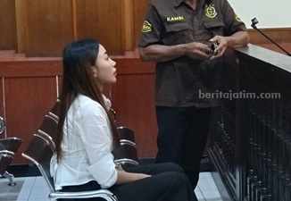 Jaksa Tuntut 1 Tahun Penjara untuk Amela Nur Sita dalam Kasus Perdagangan Orang Foto BeritaJatim.com