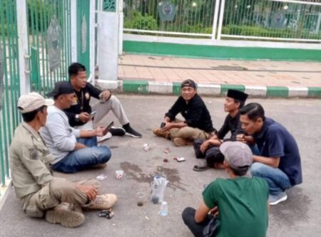 Pemkab Pamekasan Tertibkan PKL Arek Lancor untuk Kembalikan Fungsi Taman Kota Foto BeritaJatim.com