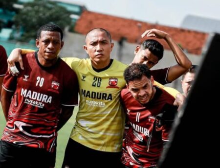 Madura United Wajib Menang Lawan PSBS Biak Demi Keluar dari Zona Degradasi Foto BeritaJatim.com