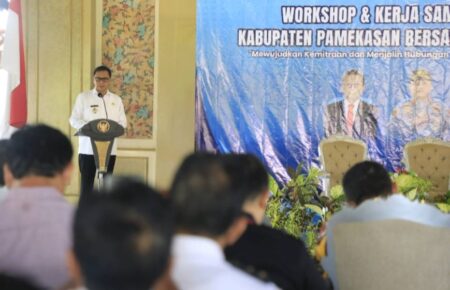 Di Hadapan Dewan Pers dan Wartawan, Pj Bupati Pamekasan: Kami Tidak Anti Kritik Foto BeritaJatim.com