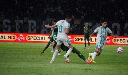 Persebaya Akhiri Puasa Kemenangan, Ini Kata Uston Nawawi Foto BeritaJatim.com