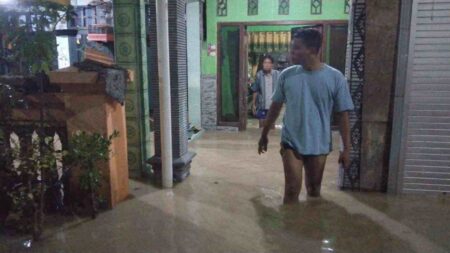Banjir Kali Lamong Gresik Meluas, Ratusan Rumah Terendam Banjir Foto BeritaJatim.com
