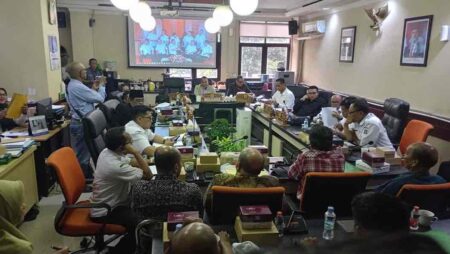 DPRD Surabaya Pastikan Kompensasi Lahan 5.000 M² untuk Warga Kedurus, Pengembang Setuju Hibah Murni Foto BeritaJatim.com