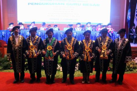 PENS Tambah Lima Profesor, Total Guru Besar Kini 13 Orang Foto BeritaJatim.com