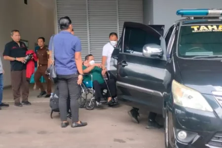 Dugaan Korupsi Bojonegoro, Ir Tadjuddin Nur Kadir Dibawa ke Rutan Cipinang Foto BeritaJatim.com