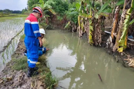 PEP Sukowati Pastikan Rembesan di Lahan Pertanian Bukan Limbah Operasi Foto BeritaJatim.com