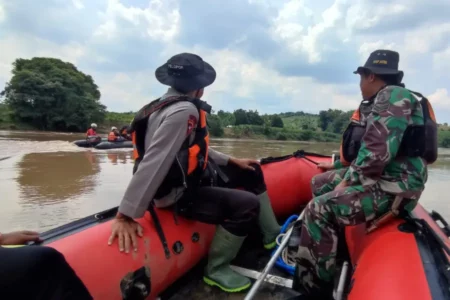 SAR Bojonegoro Perluas Pencarian Korban Hilang di Sungai Jepang hingga Bengawan Solo Foto BeritaJatim.com