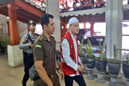 Jalani Sidang Perdana, Ivan Sugiamto Tampak Lebih Kurus Foto BeritaJatim.com