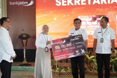 Pemkab Pamekasan dan Bank Jatim Luncurkan KKI untuk Digitalisasi Keuangan Daerah Foto BeritaJatim.com