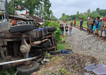 Truk Dihantam Logawa di Jember, Sopir Meninggal Dunia Foto BeritaJatim.com