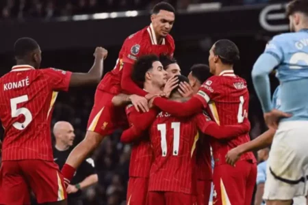 Liverpool Kalahkan Manchester City 2-0, Perburuan Gelar Premier League Berakhir? Foto BeritaJatim.com